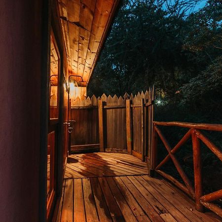 מטו וואמבו Escarpment Luxury Lodge Manyara מראה חיצוני תמונה