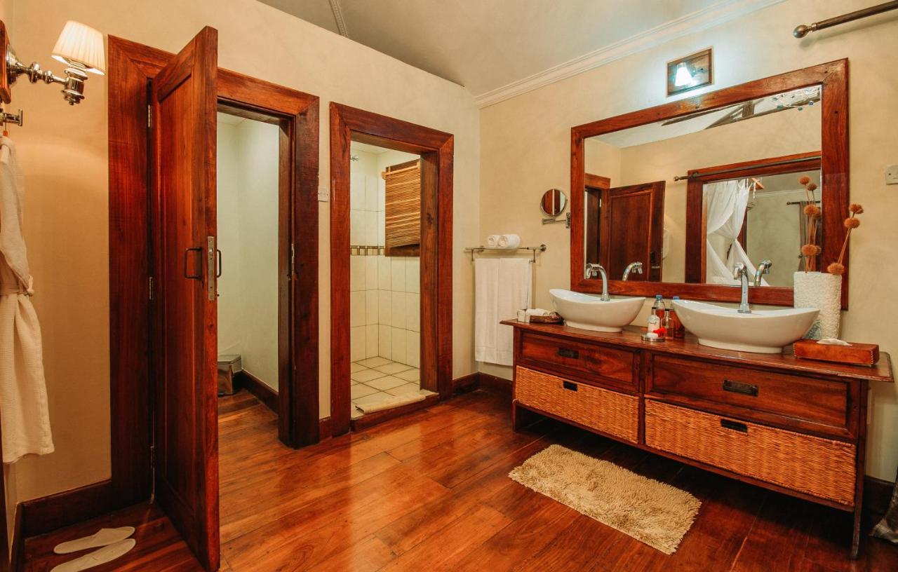 מטו וואמבו Escarpment Luxury Lodge Manyara מראה חיצוני תמונה